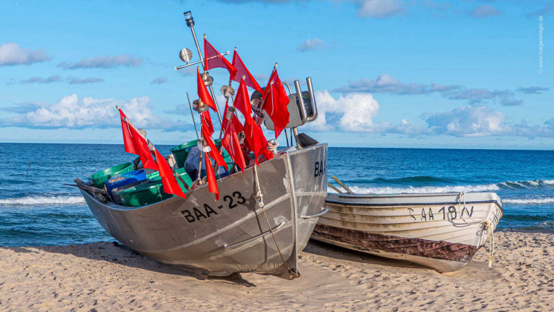 Fischerboote am Ostseestrand Baabe