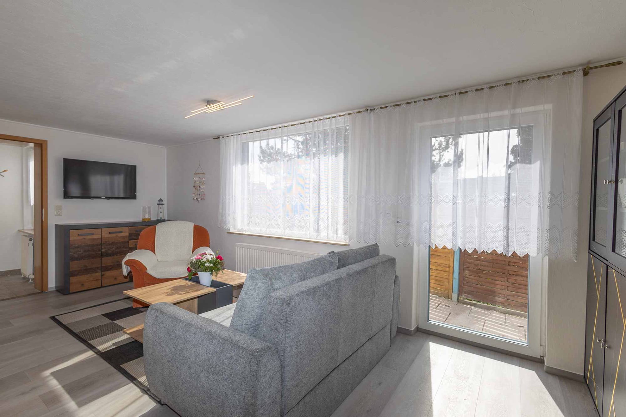 Andere Perspektive des Wohnzimmers 